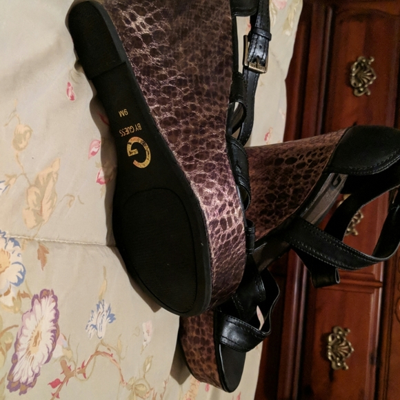 Guess wedge/platform - Picture 3 of 3